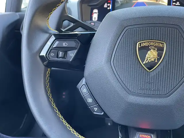 ランボルギーニ ランボルギーニ ウラカン EVO RWD 宮城県 2022(令4)年 0.6万km 白 色コード：LS9R//フロントリフティングシステム//マルチメディアインターフェイス//ラジオ/BT/MSV/スマートフォン連携//パワーシート/シートヒーター//バックカメラ//パーキングアシストシステム(コーナーセンサー)//スマートキー//スペアキー//ETC//社外ドライブレコーダー付きレーダー探知機(Z840DR)//保証書/ディーラー点検R5/6