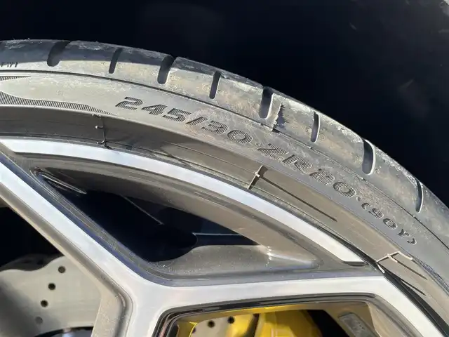 ランボルギーニ ランボルギーニ ウラカン EVO RWD 宮城県 2022(令4)年 0.6万km 白 色コード：LS9R//フロントリフティングシステム//マルチメディアインターフェイス//ラジオ/BT/MSV/スマートフォン連携//パワーシート/シートヒーター//バックカメラ//パーキングアシストシステム(コーナーセンサー)//スマートキー//スペアキー//ETC//社外ドライブレコーダー付きレーダー探知機(Z840DR)//保証書/ディーラー点検R5/6