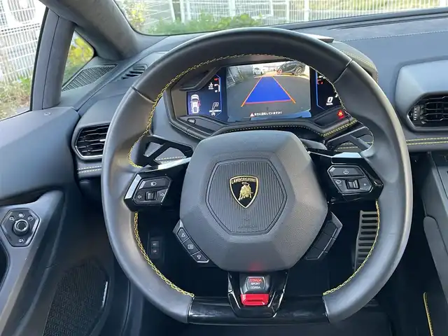 ランボルギーニ ランボルギーニ ウラカン EVO RWD 宮城県 2022(令4)年 0.6万km 白 色コード：LS9R//フロントリフティングシステム//マルチメディアインターフェイス//ラジオ/BT/MSV/スマートフォン連携//パワーシート/シートヒーター//バックカメラ//パーキングアシストシステム(コーナーセンサー)//スマートキー//スペアキー//ETC//社外ドライブレコーダー付きレーダー探知機(Z840DR)//保証書/ディーラー点検R5/6