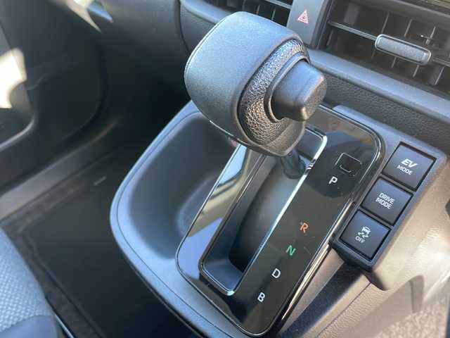 トヨタ シエンタ ハイブリッド G 岩手県 2022(令4)年 6.8万km ホワイトパールクリスタルシャイン 7人乗り 純正ナビ バックC AC100V 両側電動スライド レーダークルーズコントロール ビルトインETC ステアリングスイッチ オートLEDヘッドライト ヒーター付電格ミラー USBtypeCポート フロアマット スマートキー