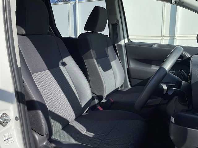 トヨタ シエンタ ハイブリッド G 岩手県 2022(令4)年 6.8万km ホワイトパールクリスタルシャイン 7人乗り 純正ナビ バックC AC100V 両側電動スライド レーダークルーズコントロール ビルトインETC ステアリングスイッチ オートLEDヘッドライト ヒーター付電格ミラー USBtypeCポート フロアマット スマートキー