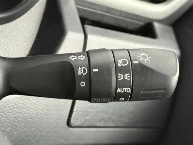 トヨタ ルーミー カスタムG－T 愛知県 2019(令1)年 2万km パールホワイトⅢ スマートアシスト/純正SDナビ/・ワンセグ/・Bluetooth/クルーズコントロール/ドライブレコーダー/両側パワースライドドア/純正フロアマット/純正アルミホイール/後席サンシェード/ステアリングリモコン/革巻きステアリング/ビルトインETC/LEDライト/フォグランプ