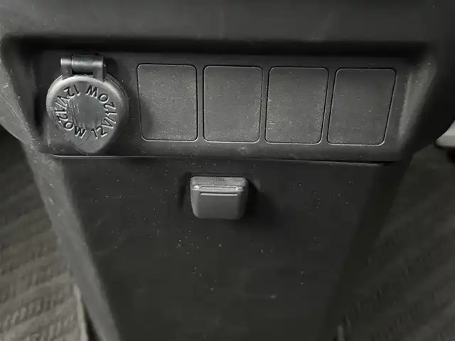 トヨタ ルーミー カスタムG－T 愛知県 2019(令1)年 2万km パールホワイトⅢ スマートアシスト/純正SDナビ/・ワンセグ/・Bluetooth/クルーズコントロール/ドライブレコーダー/両側パワースライドドア/純正フロアマット/純正アルミホイール/後席サンシェード/ステアリングリモコン/革巻きステアリング/ビルトインETC/LEDライト/フォグランプ