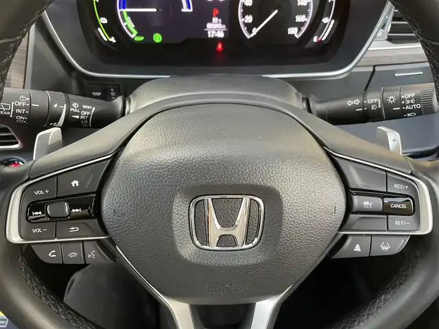 ホンダ オデッセイ ハイブリッド e:HEVアブソルート EX 神奈川県 2024(令6)年 0.4万km プラチナホワイトパール ワンオーナー/純正メモリナビ/フルセグテレビ/バックカメラ/全方位カメラ/ビルトインETC/純正フリップダウンモニター/両側パワースライドドア/パワーバックドア/クルーズコントロール/衝突軽減ブレーキ/車線逸脱警報/プッシュスタート/スペアキー×1本/保証書あり/取扱説明書あり
