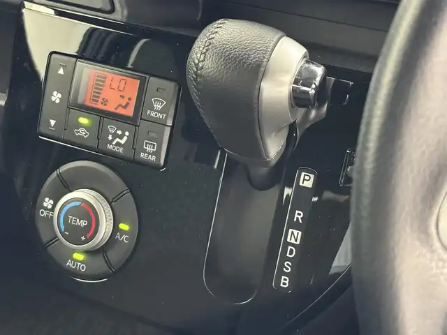 ダイハツ ウェイク G ターボ SA Ⅲ 滋賀県 2018(平30)年 3.5万km ミストブルーマイカメタリック 社外7インチナビ/【Bluetooth/CD/DVD/フルセグTV】/バックカメラ/衝突軽減ブレーキ/両側パワースライドドア/LEDヘッドライト/オートライト/オートマチックハイビーム/ETC/ドアバイザー/純正フロアマット/後席サンシェード/プッシュスタート/スマートキー/ステアリングリモコン