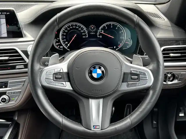 ＢＭＷ ７４０ｉ Mスポーツ 宮崎県 2019(平31)年 4.9万km パール 純正ナビ/・Bluetooth/・フルセグテレビ/・CarPlay/・USB端子/・CD/DVD/ワイヤレス充電/ETC/レザーシート/・DN席パワーシート/・DN席エアシート/・前席シートヒーター/純正20インチアルミホイール/LEDライト/・オートライト/パーキングアシスト/・自動駐車システム/アダプティブクルーズコントロール