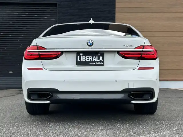 ＢＭＷ ７４０ｉ Mスポーツ 宮崎県 2019(平31)年 4.9万km パール 純正ナビ/・Bluetooth/・フルセグテレビ/・CarPlay/・USB端子/・CD/DVD/ワイヤレス充電/ETC/レザーシート/・DN席パワーシート/・DN席エアシート/・前席シートヒーター/純正20インチアルミホイール/LEDライト/・オートライト/パーキングアシスト/・自動駐車システム/アダプティブクルーズコントロール