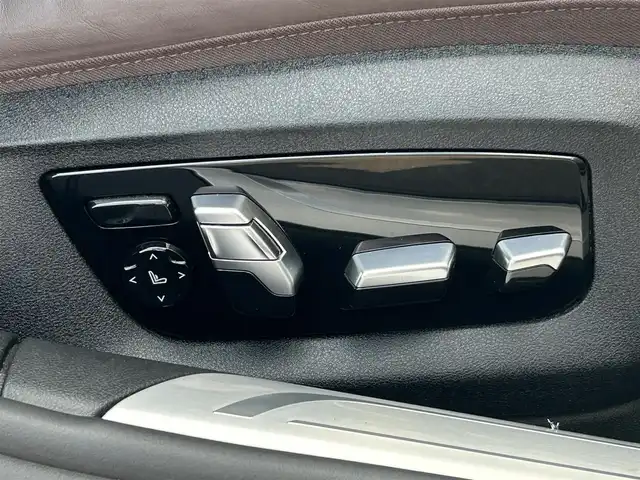 ＢＭＷ ７４０ｉ Mスポーツ 宮崎県 2019(平31)年 4.9万km パール 純正HDDナビ/・Bluetooth/・フルセグテレビ/・CarPlay/・USB端子/・CD/DVD/全周囲カメラ/・フロント/・サイド/・バック/ヘッドアップディスプレイ/ワイヤレス充電/ETC/ブラウンレザーシート/・DN席パワーシート/・DN席エアシート/・シートヒーター/純正20インチアルミホイール/LEDライト/・オートライト/・オートハイビーム/パーキングアシスト/・自動駐車システム/アダプティブクルーズコントロール