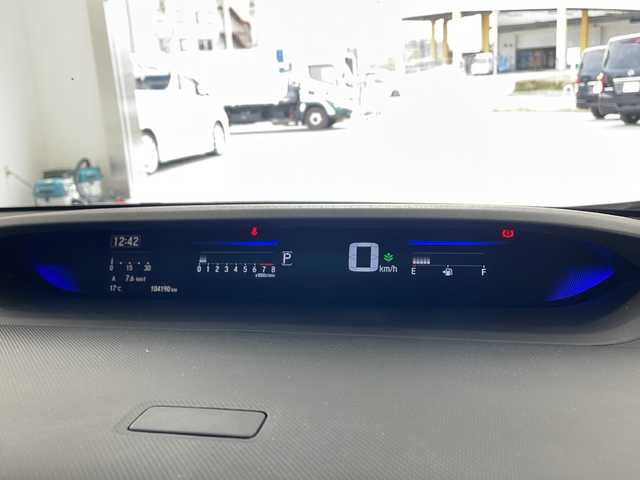 ホンダ ステップワゴン モデューロX 兵庫県 2017(平29)年 10.5万km ホワイトオーキッドパール ・純正9インチナビ（フルセグ・BT・SD・DVD）/・バックカメラ/・両側パワースライドドア/・ETC/・純正ドライブレコーダー/・パドルシフト/・ステアリングリモコン/・LEDオートライト/・フォグランプ/・レーンキープアシスト/・レーダークルーズコントロール/・衝突軽減ブレーキ/・車線逸脱警報/・純正フリップダウンモニター/・横滑り防止装置/・ロールサンシェード/・純正17インチアルミホイール（モデューロ）/・モデューロ専用ブラックコンビシート/・純正フロアマット/・ドアバイザー/・アイドリングストップ/・W＋サイドエアバック/・カーテンエアバック/・スマートキー/・スペアキー/・プッシュスタート/・ECON/・電動格納ミラー