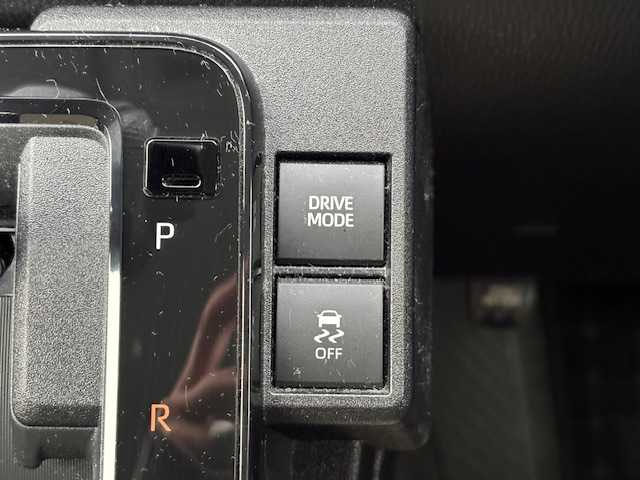 トヨタ シエンタ Z 宮城県 2023(令5)年 2.6万km ダークグレー 登録時走行距離25907km/メーカーオプションナビ/パノラミックビューモニター/両側パワースライドドア/フルセグテレビ/プッシュスタート/スマートキー/ビルトインETC/コーナーセンサー/レーダークルーズコントロール/衝突軽減システム/革調シートカバー/ロールアップサンシェード/横滑り防止装置/アイドリングストップ/LEDオートライト/スマートキー/スペアキー有