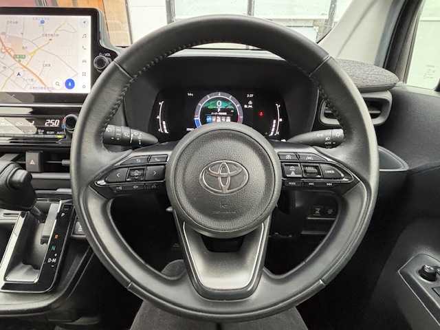 トヨタ シエンタ Z 宮城県 2023(令5)年 2.6万km ダークグレー 登録時走行距離25907km/メーカーオプションナビ/パノラミックビューモニター/両側パワースライドドア/フルセグテレビ/プッシュスタート/スマートキー/ビルトインETC/コーナーセンサー/レーダークルーズコントロール/衝突軽減システム/革調シートカバー/ロールアップサンシェード/横滑り防止装置/アイドリングストップ/LEDオートライト/スマートキー/スペアキー有