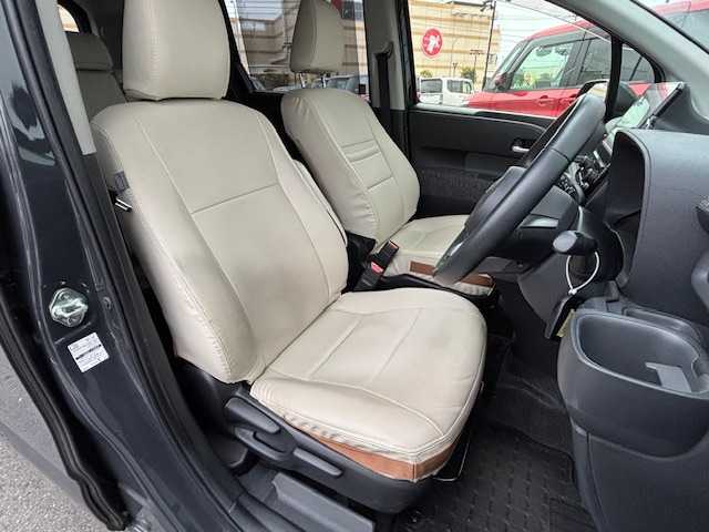 トヨタ シエンタ Z 宮城県 2023(令5)年 2.6万km ダークグレー 登録時走行距離25907km/メーカーオプションナビ/パノラミックビューモニター/両側パワースライドドア/フルセグテレビ/プッシュスタート/スマートキー/ビルトインETC/コーナーセンサー/レーダークルーズコントロール/衝突軽減システム/革調シートカバー/ロールアップサンシェード/横滑り防止装置/アイドリングストップ/LEDオートライト/スマートキー/スペアキー有