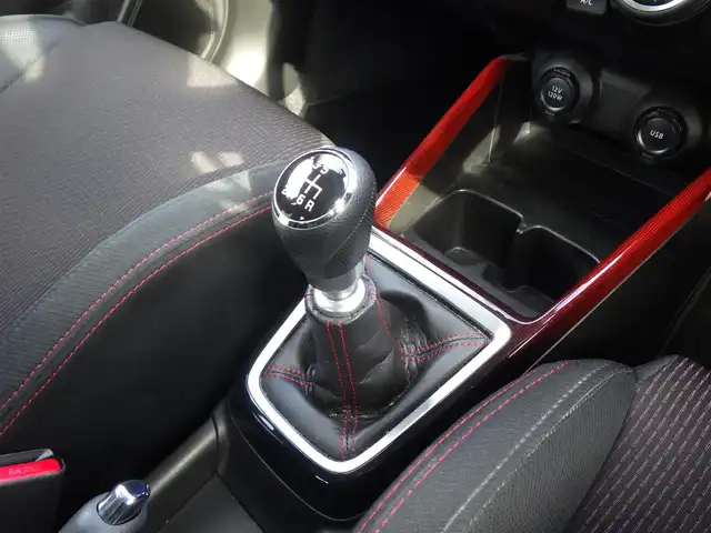 スズキ スイフト スポーツ 千葉県 2023(令5)年 2万km ピュアホワイトP スズキセーフティサポート/ディスプレイオーディオ【FH-8500DVS】/【DVD/CD再生機能　Bluetooth接続】/バックカメラ/ドライブレコーダー（前後撮影）/運転席シートヒーター/革巻きステアリング/ETC/LEDヘッドライト/フォグライト/リアコーナーセンサー/純正17インチアルミホイル/サイド/カーテンエアバッグ/スマートキー