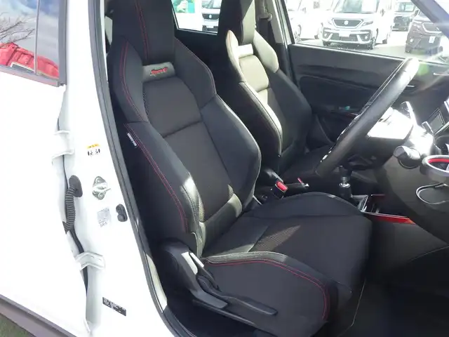 スズキ スイフト スポーツ 千葉県 2023(令5)年 2万km ピュアホワイトP スズキセーフティサポート/ディスプレイオーディオ【FH-8500DVS】/【DVD/CD再生機能　Bluetooth接続】/バックカメラ/ドライブレコーダー（前後撮影）/運転席シートヒーター/革巻きステアリング/ETC/LEDヘッドライト/フォグライト/リアコーナーセンサー/純正17インチアルミホイル/サイド/カーテンエアバッグ/スマートキー