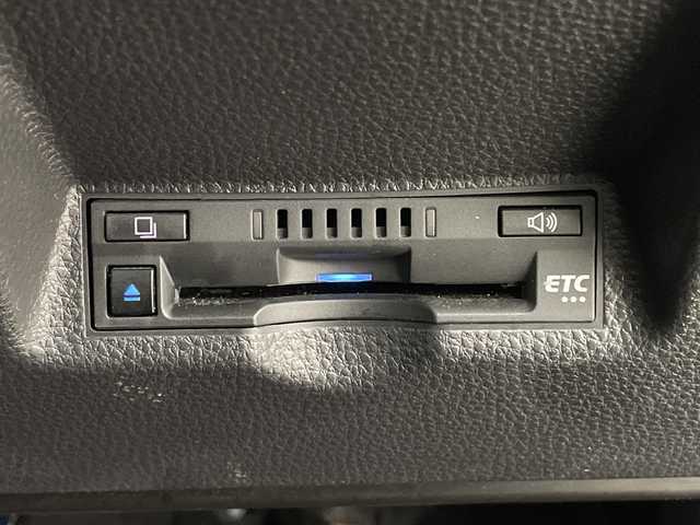 トヨタ ヤリスクロス ハイブリッド Z 鹿児島県 2020(令2)年 5.2万km パール メーカーナビ/（Bluetooth/フルセグ/AM/FM）　/全方位カメラ　/前後ドライブレコーダー　/レーダークルーズコントロール　/ハーフレザーシート　/シートヒーター　/パワーシート　/コーナーセンサー　/レーンキープアシスト　/オートハイビーム　/ＬＥＤヘッドライト/社外レーダー探知機/ステアリングリモコン/電動パーキングブレーキ/純正フロアマット/保証書/取扱説明書