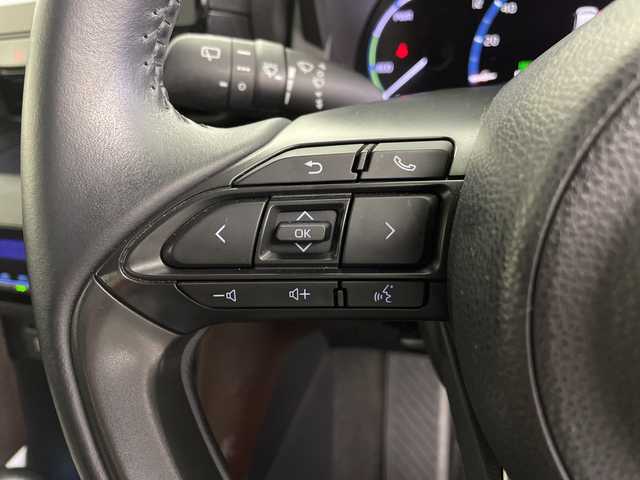 トヨタ ヤリスクロス ハイブリッド Z 鹿児島県 2020(令2)年 5.2万km パール メーカーナビ/（Bluetooth/フルセグ/AM/FM）　/全方位カメラ　/前後ドライブレコーダー　/レーダークルーズコントロール　/ハーフレザーシート　/シートヒーター　/パワーシート　/コーナーセンサー　/レーンキープアシスト　/オートハイビーム　/ＬＥＤヘッドライト/社外レーダー探知機/ステアリングリモコン/電動パーキングブレーキ/純正フロアマット/保証書/取扱説明書