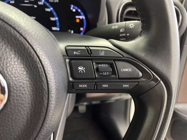 トヨタ ヤリスクロス ハイブリッド Z 鹿児島県 2020(令2)年 5.2万km パール メーカーナビ/（Bluetooth/フルセグ/AM/FM）　/全方位カメラ　/前後ドライブレコーダー　/レーダークルーズコントロール　/ハーフレザーシート　/シートヒーター　/パワーシート　/コーナーセンサー　/レーンキープアシスト　/オートハイビーム　/ＬＥＤヘッドライト/社外レーダー探知機/ステアリングリモコン/電動パーキングブレーキ/純正フロアマット/保証書/取扱説明書