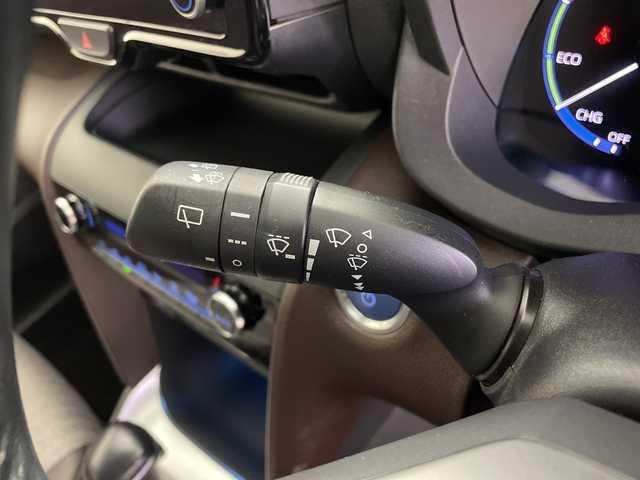 トヨタ ヤリスクロス ハイブリッド Z 鹿児島県 2020(令2)年 5.2万km パール メーカーナビ/（Bluetooth/フルセグ/AM/FM）　/全方位カメラ　/前後ドライブレコーダー　/レーダークルーズコントロール　/ハーフレザーシート　/シートヒーター　/パワーシート　/コーナーセンサー　/レーンキープアシスト　/オートハイビーム　/ＬＥＤヘッドライト/社外レーダー探知機/ステアリングリモコン/電動パーキングブレーキ/純正フロアマット/保証書/取扱説明書