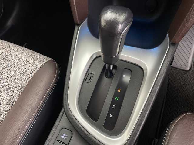 トヨタ ヤリスクロス ハイブリッド Z 鹿児島県 2020(令2)年 5.2万km パール メーカーナビ/（Bluetooth/フルセグ/AM/FM）　/全方位カメラ　/前後ドライブレコーダー　/レーダークルーズコントロール　/ハーフレザーシート　/シートヒーター　/パワーシート　/コーナーセンサー　/レーンキープアシスト　/オートハイビーム　/ＬＥＤヘッドライト/社外レーダー探知機/ステアリングリモコン/電動パーキングブレーキ/純正フロアマット/保証書/取扱説明書