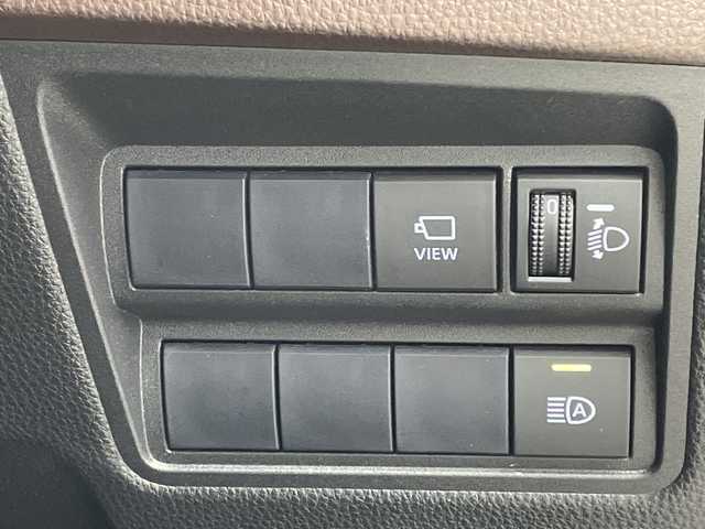 トヨタ ヤリスクロス ハイブリッド Z 鹿児島県 2020(令2)年 5.2万km パール メーカーナビ/（Bluetooth/フルセグ/AM/FM）　/全方位カメラ　/前後ドライブレコーダー　/レーダークルーズコントロール　/ハーフレザーシート　/シートヒーター　/パワーシート　/コーナーセンサー　/レーンキープアシスト　/オートハイビーム　/ＬＥＤヘッドライト/社外レーダー探知機/ステアリングリモコン/電動パーキングブレーキ/純正フロアマット/保証書/取扱説明書