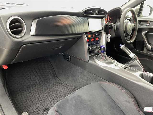 トヨタ ８６ GT 福島県 2012(平24)年 14.2万km サテンホワイトパール 純正メモリナビ  型式:NSZT-W62G/  【CD/DVD/フルセグ/Bluetooth/AM/FM】/・バックカメラ/TRDフルエアロ/・TRD18インチAW/・TRD4本出しマフラー/・TRD車高調/STiフロントタワーバー/Pivot水温計/パドルシフト/スマートキー/360°ドライブレコーダー/横滑り防止機能/HIDヘッドライト/・オートライト/電動格納ミラー/純正フロアマット