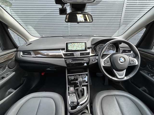 ＢＭＷ ２１８ｄ アクティブツアラー ラグジュアリー 茨城県 2016(平28)年 2.3万km アルピンホワイトⅢ コンフォートＰＫＧ　/パーキングサポートＰＫＧ　/インテリジェントＳＦＴ　/ＬＤＷ　/Ｂカメラ　/ＰＤＣ　/黒革　/シートヒーター　/Ｍ付ＰＷシート　/ＰＷテールゲート　/ＬＥＤ　/ナビ　/ＢＴ　/ＤＶＤ　/ＥＴＣ２．０　/禁煙車
