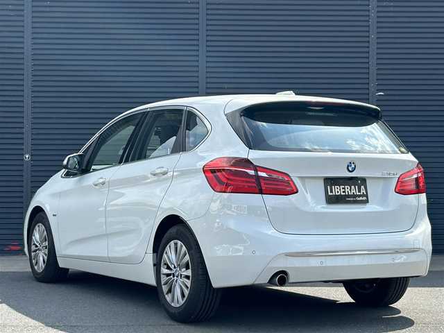 ＢＭＷ ２１８ｄ アクティブツアラー ラグジュアリー 茨城県 2016(平28)年 2.3万km アルピンホワイトⅢ コンフォートＰＫＧ　/パーキングサポートＰＫＧ　/インテリジェントＳＦＴ　/ＬＤＷ　/Ｂカメラ　/ＰＤＣ　/黒革　/シートヒーター　/Ｍ付ＰＷシート　/ＰＷテールゲート　/ＬＥＤ　/ナビ　/ＢＴ　/ＤＶＤ　/ＥＴＣ２．０　/禁煙車