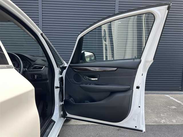 ＢＭＷ ２１８ｄ アクティブツアラー ラグジュアリー 茨城県 2016(平28)年 2.3万km アルピンホワイトⅢ コンフォートＰＫＧ　/パーキングサポートＰＫＧ　/インテリジェントＳＦＴ　/ＬＤＷ　/Ｂカメラ　/ＰＤＣ　/黒革　/シートヒーター　/Ｍ付ＰＷシート　/ＰＷテールゲート　/ＬＥＤ　/ナビ　/ＢＴ　/ＤＶＤ　/ＥＴＣ２．０　/禁煙車