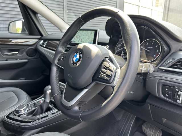 ＢＭＷ ２１８ｄ アクティブツアラー ラグジュアリー 茨城県 2016(平28)年 2.3万km アルピンホワイトⅢ コンフォートＰＫＧ　/パーキングサポートＰＫＧ　/インテリジェントＳＦＴ　/ＬＤＷ　/Ｂカメラ　/ＰＤＣ　/黒革　/シートヒーター　/Ｍ付ＰＷシート　/ＰＷテールゲート　/ＬＥＤ　/ナビ　/ＢＴ　/ＤＶＤ　/ＥＴＣ２．０　/禁煙車