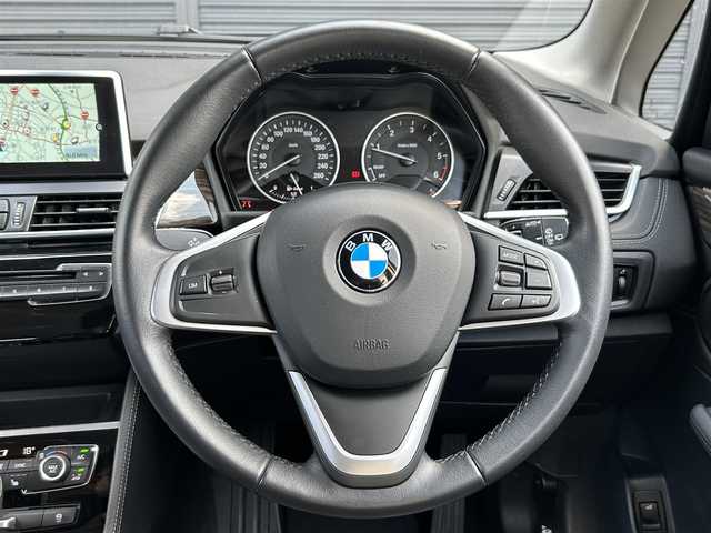 ＢＭＷ ２１８ｄ アクティブツアラー ラグジュアリー 茨城県 2016(平28)年 2.3万km アルピンホワイトⅢ コンフォートＰＫＧ　/パーキングサポートＰＫＧ　/インテリジェントＳＦＴ　/ＬＤＷ　/Ｂカメラ　/ＰＤＣ　/黒革　/シートヒーター　/Ｍ付ＰＷシート　/ＰＷテールゲート　/ＬＥＤ　/ナビ　/ＢＴ　/ＤＶＤ　/ＥＴＣ２．０　/禁煙車