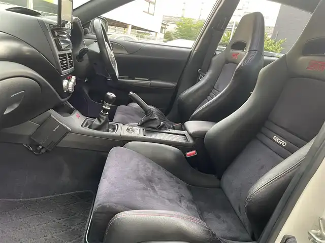 スバル インプレッサ ＷＲＸ STi 和歌山県 2012(平24)年 13.5万km サテンホワイトパール 4WD/6MT/STi専用レカロシート/STiエアロ/FUJITSUBOマフラー/社外メモリナビ/　【フルセグTV/CD/DVD/SD/USB/BT】/ドライブレコーダー/ETC/純正18インチAW/キセノンヘッドライト/フォグランプ/ウィンカーミラー/純正フロアマット