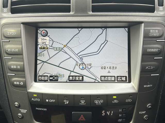 レクサス ＩＳ 250 山口県 2007(平19)年 9.1万km ブルーイッシュパールクリスタルシャイン VSC/TRC/ブレーキアシスト(ヒルスタートアシスト追加)/クルーズコントロール/HIDヘッドランプ/オートライト/フロントフォグランプ/斜桟フロントグリル/開口部逆台形フロントバンパー/フロントアンダースポイラー/リア標準バンパー/革巻きステアリングホイール/手動チルト/テレスコピックステアリング/シルバーシフトパネル/メッキ加飾付革シフトノブ/SRSエアバッグ(運転席/助手席/ニー/サイド/カーテン)/プラズマクラスター付オートエアコン/アイボリーorブラックorフロスティグレーファブリックシート/パワーシート(運転席/助手席)/アームレスト(後席中央)/スマートエントリー/スタートシステム/イモビライザー/侵入センサー付オートアラーム/G-Link対応HDDナビ/バックガイドモニター/プレミアムサウンドシステム(アナログTV/CD/MD/13スピーカー)