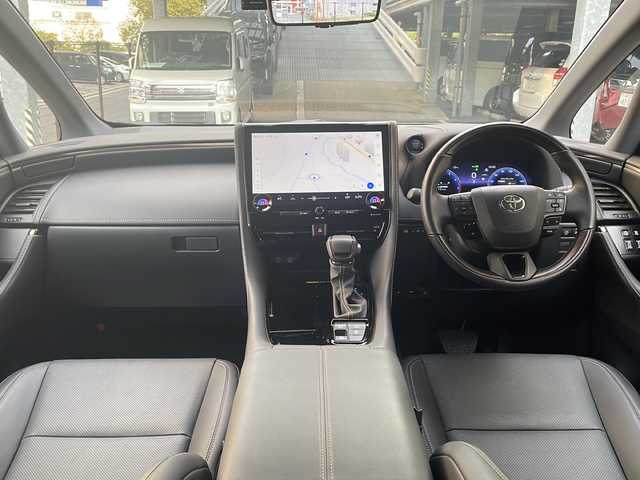 トヨタ アルファード Z 広島県 2023(令5)年 1万km ブラック 禁煙/トヨタセーフティセンス/・プリクラッシュセーフティ/・レーダークルーズコントロール/・プロアクティブドライビングアシスト/・レーントレーシングアシスト/・レーダークルーズコントロール/・BSM/・リアカメラディテクション/・クリアランスソナー/・リアクロストラフィックアラート/・ロードサインアシスト/・アダプティブハイビームシステム/純正14インチナビ/・Bluetooth/USB/HDMI/・全方位カメラ/・ETC2.0/・前後ドライブレコーダー/・デジタルインナーミラー/ユニバーサルステップ/置くだけ充電/左右独立ムーンルーフ/両側パワースライドドア/パワーバックドア/電子パーキング/オートホールド/革巻きステアリング/ステアリングリモコン/ステアリングヒーター/レザーシート/シートヒーター/エアシート/パワーシート/オットマン/プッシュスタート/スマートキー/スペアキー/LEDヘッドライト/オートライト/フォグライト/ドアバイザー/フロアマット/シーケンシャルウィンカー/保証書/取扱説明書