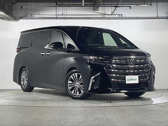 トヨタ アルファード Z 広島県 2023(令5)年 1万km ブラック 禁煙/トヨタセーフティセンス/・プリクラッシュセーフティ/・レーダークルーズコントロール/・プロアクティブドライビングアシスト/・レーントレーシングアシスト/・レーダークルーズコントロール/・BSM/・リアカメラディテクション/・クリアランスソナー/・リアクロストラフィックアラート/・ロードサインアシスト/・アダプティブハイビームシステム/純正14インチナビ/・Bluetooth/USB/HDMI/・全方位カメラ/・ETC2.0/・前後ドライブレコーダー/・デジタルインナーミラー/ユニバーサルステップ/置くだけ充電/左右独立ムーンルーフ/両側パワースライドドア/パワーバックドア/電子パーキング/オートホールド/革巻きステアリング/ステアリングリモコン/ステアリングヒーター/レザーシート/シートヒーター/エアシート/パワーシート/オットマン/プッシュスタート/スマートキー/スペアキー/LEDヘッドライト/オートライト/フォグライト/ドアバイザー/フロアマット/シーケンシャルウィンカー/保証書/取扱説明書