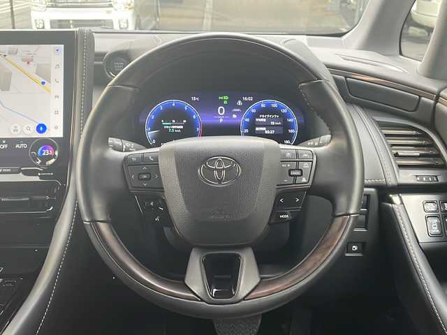 トヨタ アルファード Z 広島県 2023(令5)年 1万km ブラック 禁煙/トヨタセーフティセンス/・プリクラッシュセーフティ/・レーダークルーズコントロール/・プロアクティブドライビングアシスト/・レーントレーシングアシスト/・レーダークルーズコントロール/・BSM/・リアカメラディテクション/・クリアランスソナー/・リアクロストラフィックアラート/・ロードサインアシスト/・アダプティブハイビームシステム/純正14インチナビ/・Bluetooth/USB/HDMI/・全方位カメラ/・ETC2.0/・前後ドライブレコーダー/・デジタルインナーミラー/ユニバーサルステップ/置くだけ充電/左右独立ムーンルーフ/両側パワースライドドア/パワーバックドア/電子パーキング/オートホールド/革巻きステアリング/ステアリングリモコン/ステアリングヒーター/レザーシート/シートヒーター/エアシート/パワーシート/オットマン/プッシュスタート/スマートキー/スペアキー/LEDヘッドライト/オートライト/フォグライト/ドアバイザー/フロアマット/シーケンシャルウィンカー/保証書/取扱説明書