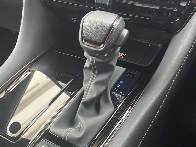 トヨタ アルファード Z 広島県 2023(令5)年 1万km ブラック 禁煙/トヨタセーフティセンス/・プリクラッシュセーフティ/・レーダークルーズコントロール/・プロアクティブドライビングアシスト/・レーントレーシングアシスト/・レーダークルーズコントロール/・BSM/・リアカメラディテクション/・クリアランスソナー/・リアクロストラフィックアラート/・ロードサインアシスト/・アダプティブハイビームシステム/純正14インチナビ/・Bluetooth/USB/HDMI/・全方位カメラ/・ETC2.0/・前後ドライブレコーダー/・デジタルインナーミラー/ユニバーサルステップ/置くだけ充電/左右独立ムーンルーフ/両側パワースライドドア/パワーバックドア/電子パーキング/オートホールド/革巻きステアリング/ステアリングリモコン/ステアリングヒーター/レザーシート/シートヒーター/エアシート/パワーシート/オットマン/プッシュスタート/スマートキー/スペアキー/LEDヘッドライト/オートライト/フォグライト/ドアバイザー/フロアマット/シーケンシャルウィンカー/保証書/取扱説明書