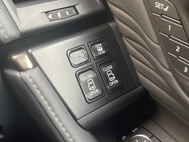 トヨタ アルファード Z 広島県 2023(令5)年 1万km ブラック 禁煙/トヨタセーフティセンス/・プリクラッシュセーフティ/・レーダークルーズコントロール/・プロアクティブドライビングアシスト/・レーントレーシングアシスト/・レーダークルーズコントロール/・BSM/・リアカメラディテクション/・クリアランスソナー/・リアクロストラフィックアラート/・ロードサインアシスト/・アダプティブハイビームシステム/純正14インチナビ/・Bluetooth/USB/HDMI/・全方位カメラ/・ETC2.0/・前後ドライブレコーダー/・デジタルインナーミラー/ユニバーサルステップ/置くだけ充電/左右独立ムーンルーフ/両側パワースライドドア/パワーバックドア/電子パーキング/オートホールド/革巻きステアリング/ステアリングリモコン/ステアリングヒーター/レザーシート/シートヒーター/エアシート/パワーシート/オットマン/プッシュスタート/スマートキー/スペアキー/LEDヘッドライト/オートライト/フォグライト/ドアバイザー/フロアマット/シーケンシャルウィンカー/保証書/取扱説明書