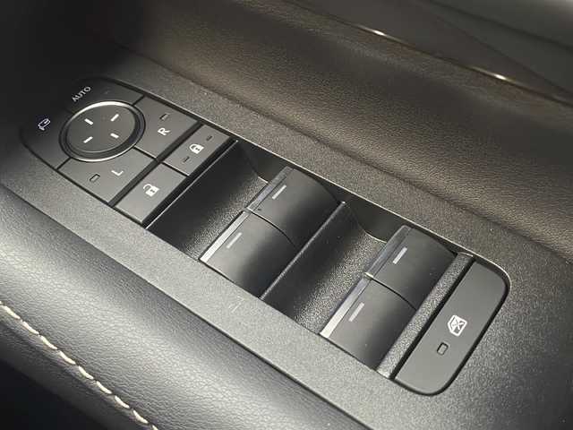 トヨタ アルファード Z 広島県 2023(令5)年 1万km ブラック 禁煙/トヨタセーフティセンス/・プリクラッシュセーフティ/・レーダークルーズコントロール/・プロアクティブドライビングアシスト/・レーントレーシングアシスト/・レーダークルーズコントロール/・BSM/・リアカメラディテクション/・クリアランスソナー/・リアクロストラフィックアラート/・ロードサインアシスト/・アダプティブハイビームシステム/純正14インチナビ/・Bluetooth/USB/HDMI/・全方位カメラ/・ETC2.0/・前後ドライブレコーダー/・デジタルインナーミラー/ユニバーサルステップ/置くだけ充電/左右独立ムーンルーフ/両側パワースライドドア/パワーバックドア/電子パーキング/オートホールド/革巻きステアリング/ステアリングリモコン/ステアリングヒーター/レザーシート/シートヒーター/エアシート/パワーシート/オットマン/プッシュスタート/スマートキー/スペアキー/LEDヘッドライト/オートライト/フォグライト/ドアバイザー/フロアマット/シーケンシャルウィンカー/保証書/取扱説明書