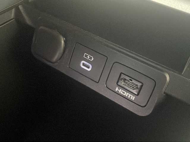 トヨタ アルファード Z 広島県 2023(令5)年 1万km ブラック 禁煙/トヨタセーフティセンス/・プリクラッシュセーフティ/・レーダークルーズコントロール/・プロアクティブドライビングアシスト/・レーントレーシングアシスト/・レーダークルーズコントロール/・BSM/・リアカメラディテクション/・クリアランスソナー/・リアクロストラフィックアラート/・ロードサインアシスト/・アダプティブハイビームシステム/純正14インチナビ/・Bluetooth/USB/HDMI/・全方位カメラ/・ETC2.0/・前後ドライブレコーダー/・デジタルインナーミラー/ユニバーサルステップ/置くだけ充電/左右独立ムーンルーフ/両側パワースライドドア/パワーバックドア/電子パーキング/オートホールド/革巻きステアリング/ステアリングリモコン/ステアリングヒーター/レザーシート/シートヒーター/エアシート/パワーシート/オットマン/プッシュスタート/スマートキー/スペアキー/LEDヘッドライト/オートライト/フォグライト/ドアバイザー/フロアマット/シーケンシャルウィンカー/保証書/取扱説明書