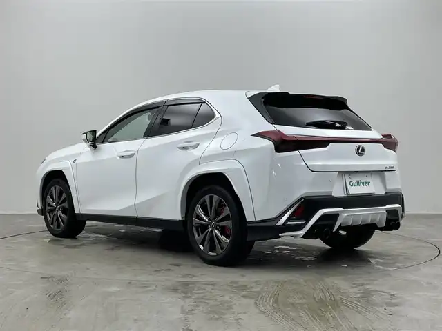 レクサス ＵＸ 250h Fスポーツ 埼玉県 2023(令5)年 3.2万km ホワイトノーヴァガラスフレーク TRDマフラー/黒レザーシート/純正12.3型ディスプレイオーディオ/ ナビ Bluetooth USB 地デジ AppleCarPlay/バックカメラ/レーダークルーズコントロール/前後ドライブレコーダー/ビルトインETC2.0/パワーシート/シートヒーター/ステアリングヒーター/パドルシフト/ＬＥＤオートライト/オートハイビーム/パワーバックドア/ＡＳＣ（アクティブサウンドコントロール）/純正18インチアルミホイール