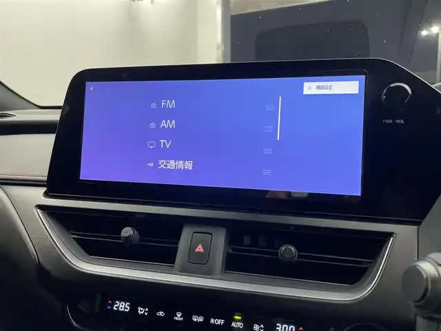 レクサス ＵＸ 250h Fスポーツ 埼玉県 2023(令5)年 3.2万km ホワイトノーヴァガラスフレーク TRDマフラー/黒レザーシート/純正12.3型ディスプレイオーディオ/ ナビ Bluetooth USB 地デジ AppleCarPlay/バックカメラ/レーダークルーズコントロール/前後ドライブレコーダー/ビルトインETC2.0/パワーシート/シートヒーター/ステアリングヒーター/パドルシフト/ＬＥＤオートライト/オートハイビーム/パワーバックドア/ＡＳＣ（アクティブサウンドコントロール）/純正18インチアルミホイール