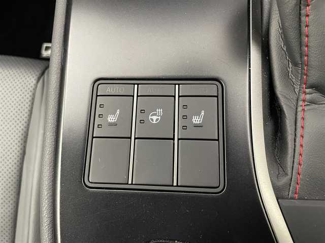 レクサス ＵＸ 250h Fスポーツ 埼玉県 2023(令5)年 3.2万km ホワイトノーヴァガラスフレーク TRDマフラー/黒レザーシート/純正12.3型ディスプレイオーディオ/ ナビ Bluetooth USB 地デジ AppleCarPlay/バックカメラ/レーダークルーズコントロール/前後ドライブレコーダー/ビルトインETC2.0/パワーシート/シートヒーター/ステアリングヒーター/パドルシフト/ＬＥＤオートライト/オートハイビーム/パワーバックドア/ＡＳＣ（アクティブサウンドコントロール）/純正18インチアルミホイール