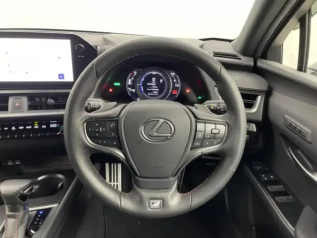 レクサス ＵＸ 250h Fスポーツ 埼玉県 2023(令5)年 3.2万km ホワイトノーヴァガラスフレーク TRDマフラー/黒レザーシート/純正12.3型ディスプレイオーディオ/ ナビ Bluetooth USB 地デジ AppleCarPlay/バックカメラ/レーダークルーズコントロール/前後ドライブレコーダー/ビルトインETC2.0/パワーシート/シートヒーター/ステアリングヒーター/パドルシフト/ＬＥＤオートライト/オートハイビーム/パワーバックドア/ＡＳＣ（アクティブサウンドコントロール）/純正18インチアルミホイール