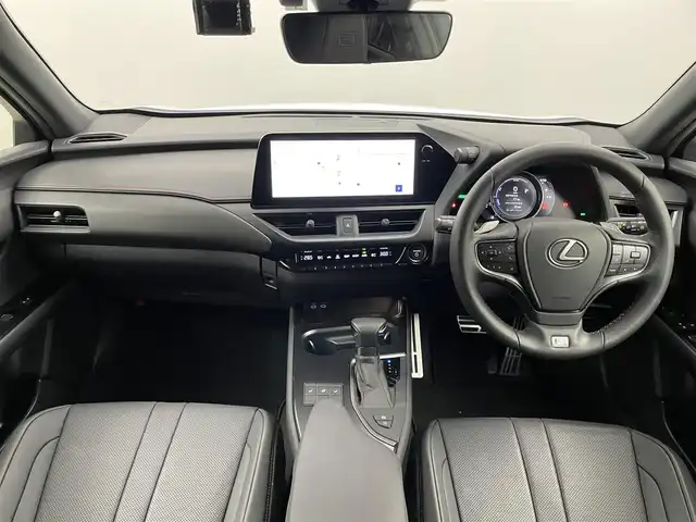 レクサス ＵＸ 250h Fスポーツ 埼玉県 2023(令5)年 3.2万km ホワイトノーヴァガラスフレーク TRDマフラー/黒レザーシート/純正12.3型ディスプレイオーディオ/ ナビ Bluetooth USB 地デジ AppleCarPlay/バックカメラ/レーダークルーズコントロール/前後ドライブレコーダー/ビルトインETC2.0/パワーシート/シートヒーター/ステアリングヒーター/パドルシフト/ＬＥＤオートライト/オートハイビーム/パワーバックドア/ＡＳＣ（アクティブサウンドコントロール）/純正18インチアルミホイール