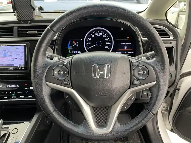 ホンダ シャトル ハイブリッド X ホンダセンシング 滋賀県 2018(平30)年 7.5万km ホワイトオーキッドパール 禁煙車/社外ナビ/CD.DVD.Bluetooth.フルセグ/バックカメラ/ホンダセンシング/●衝突軽減ブレーキ〈CMBS〉/●誤発進抑制機能/●歩行者事故低減ステアリング/●路外逸脱抑制機能/●ACC〈アダプティブ・クルーズ・コントロール〉/●LKAS〈車線維持支援システム〉/●先行車発進お知らせ機能/●標識認識機能/衝突軽減ブレーキ/レーダークルーズコントロール/レーンキープアシスト/前席シートヒーター/ビルトインETC/LEDヘッドライト/オートライト/クリアランスソナー/パドルシフト/スマートキー/スペアキー