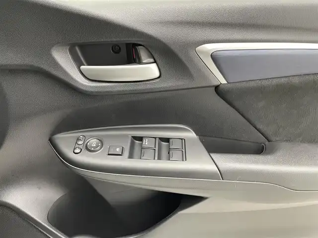 ホンダ シャトル ハイブリッド X ホンダセンシング 滋賀県 2018(平30)年 7.5万km ホワイトオーキッドパール 禁煙車/社外ナビ/CD.DVD.Bluetooth.フルセグ/バックカメラ/ホンダセンシング/●衝突軽減ブレーキ〈CMBS〉/●誤発進抑制機能/●歩行者事故低減ステアリング/●路外逸脱抑制機能/●ACC〈アダプティブ・クルーズ・コントロール〉/●LKAS〈車線維持支援システム〉/●先行車発進お知らせ機能/●標識認識機能/衝突軽減ブレーキ/レーダークルーズコントロール/レーンキープアシスト/前席シートヒーター/ビルトインETC/LEDヘッドライト/オートライト/クリアランスソナー/パドルシフト/スマートキー/スペアキー