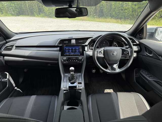 ホンダ シビック ハッチバック 兵庫県 2020(令2)年 5万km グレー 6ＭＴ/純正ナビ/バックカメラ/フルセグＴＶ/ETC2.0/スプーン足回り/社外17インチアルミホイール/（スタッドレス）/純正アルミホイール/（サマータイヤ付き車内積み込み）/ホンダセンシング/レーダークルーズコントロール/レーンキープアシスト/オートライト/シートヒーター/LEDヘッドライト/プッシュスタート＆スマートキー