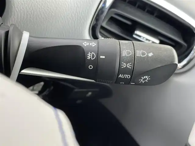 トヨタ プリウス S ツーリングセレクション 千葉県 2016(平28)年 7.3万km シルバーM 禁煙車/TRDエアロ/トヨタセーフティセンス/・プリクラッシュセーフティシステム/・レーンデパーチャーアラート/・オートマチックハイビーム/・アダプティブクルーズコントロール/・ハイビームアシスト/純正9インチT-Connectナビ/CD/DVD/Bluetooth/フルセグ/バックカメラ/レーダークルーズコントロール/LEDオートライト/シートヒーター/純正17インチアルミホイール/オートエアコン/プッシュスタート/スマートキー