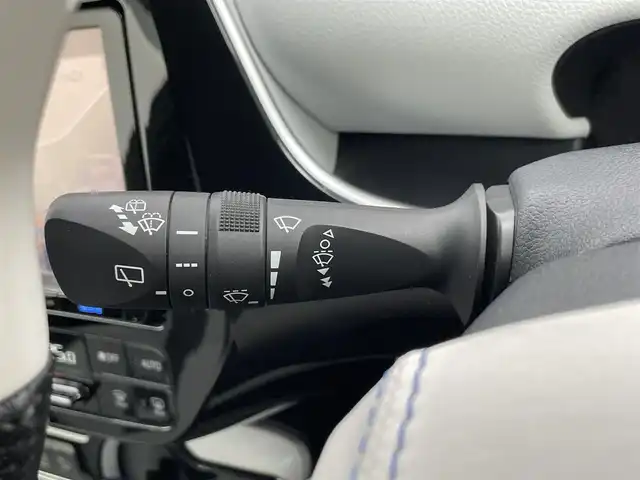 トヨタ プリウス S ツーリングセレクション 千葉県 2016(平28)年 7.3万km シルバーM 禁煙車/TRDエアロ/トヨタセーフティセンス/・プリクラッシュセーフティシステム/・レーンデパーチャーアラート/・オートマチックハイビーム/・アダプティブクルーズコントロール/・ハイビームアシスト/純正9インチT-Connectナビ/CD/DVD/Bluetooth/フルセグ/バックカメラ/レーダークルーズコントロール/LEDオートライト/シートヒーター/純正17インチアルミホイール/オートエアコン/プッシュスタート/スマートキー