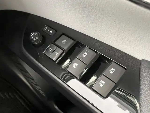 トヨタ プリウス S ツーリングセレクション 千葉県 2016(平28)年 7.3万km シルバーM 禁煙車/TRDエアロ/トヨタセーフティセンス/・プリクラッシュセーフティシステム/・レーンデパーチャーアラート/・オートマチックハイビーム/・アダプティブクルーズコントロール/・ハイビームアシスト/純正9インチT-Connectナビ/CD/DVD/Bluetooth/フルセグ/バックカメラ/レーダークルーズコントロール/LEDオートライト/シートヒーター/純正17インチアルミホイール/オートエアコン/プッシュスタート/スマートキー